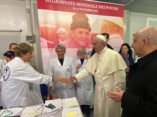 Il Papa visita il Presidio Sanitario e inaugura il Centro di accoglienza di Palazzo Migliori