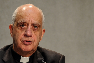 Fisichella: «C'è polvere sulle nostre Bibbie» Fisichella: «C'è polvere sulle nostre Bibbie»