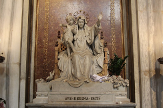 Il Rosario per la Pace, il Papa chiude il mese mariano a Santa Maria Maggiore
