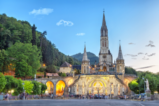 Lourdes, el Papa envía un delegado para el cuidado de los peregrinos