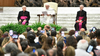 Il Papa ai catechisti: non fate lezioni di scuola, trasmettete la fede viva