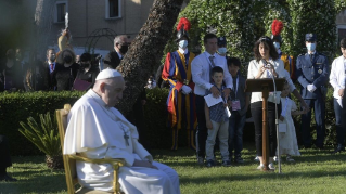 Pope concludes Month of Prayer with Rosary in Vatican Gardens